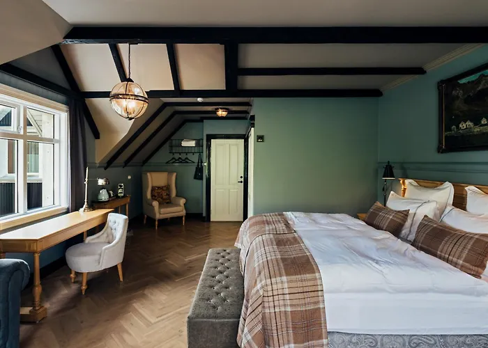 Skalakot Manor Hotel
