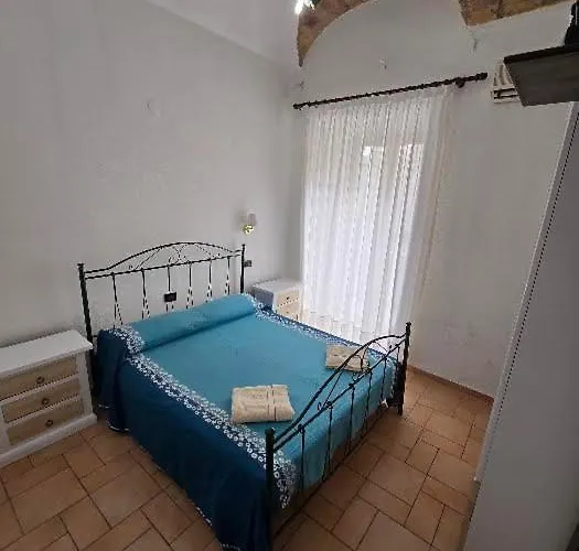 Rooms & B&B
