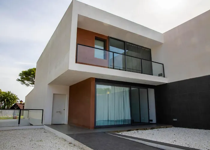 Modern Villa With Private Pool/ 400M To The Beach