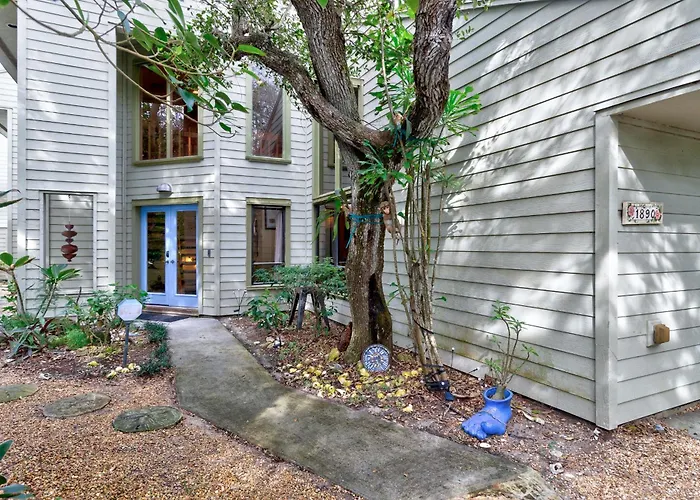 Beach Paradise Getaway - 200Ft From Beach!
