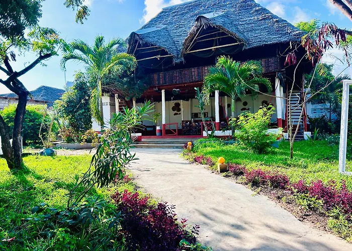 Tropinest Bungalows & Hostel