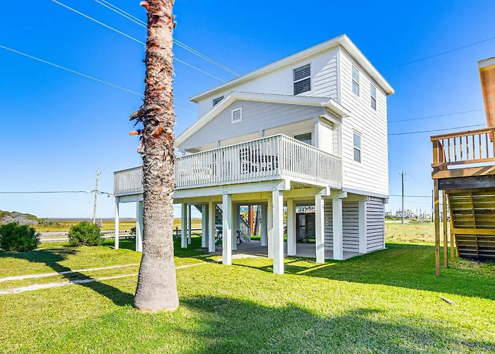 Modern Coastal Farmhouse: Walk To Surfside Beach!