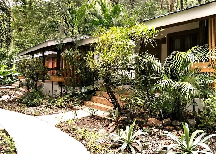 Makanas Beach Bungalows