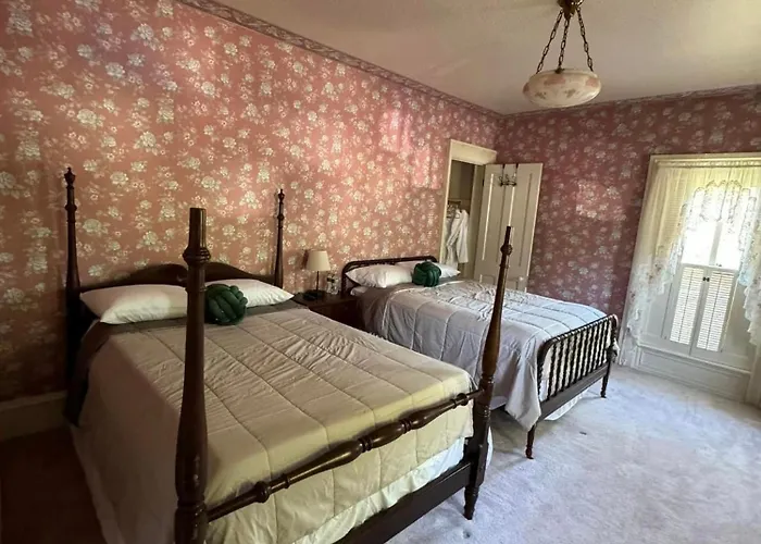 Carriage House Bed And Breakfast