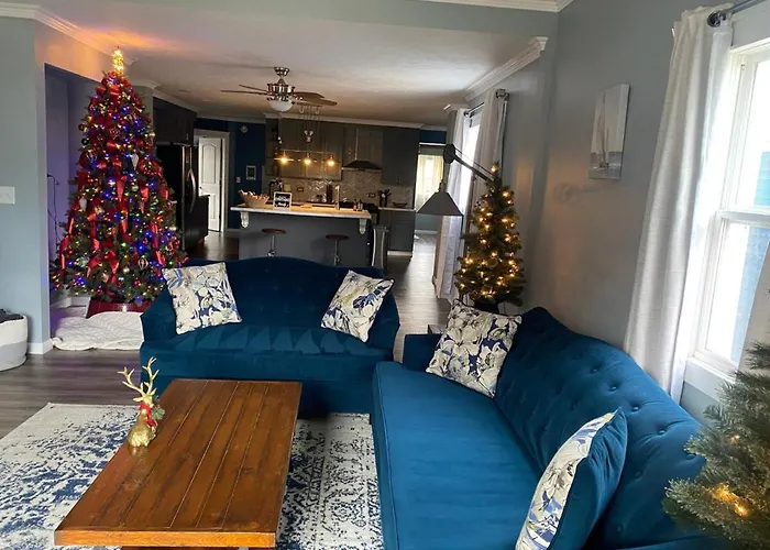 Upscale Luxury Home Just A Few Blocks From Beach