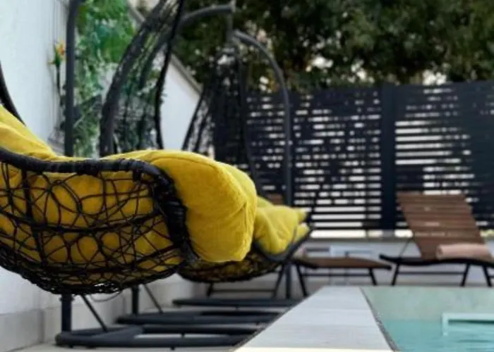 B Hotel