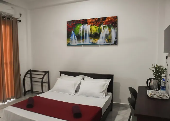 Solid Hotel Boralasgamuwa