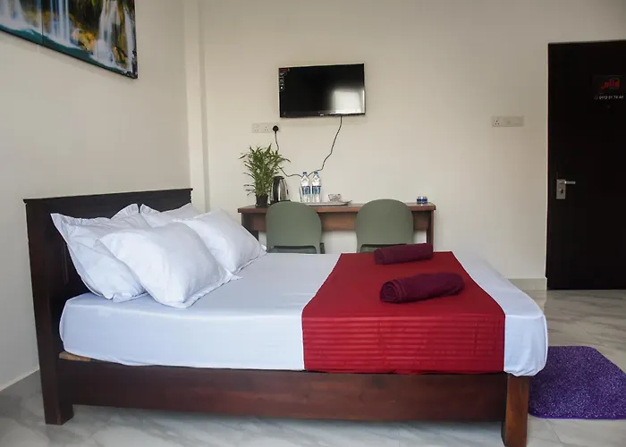 Solid Hotel Boralasgamuwa