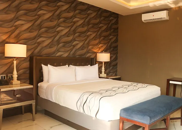 Hotel Grand One Plaza