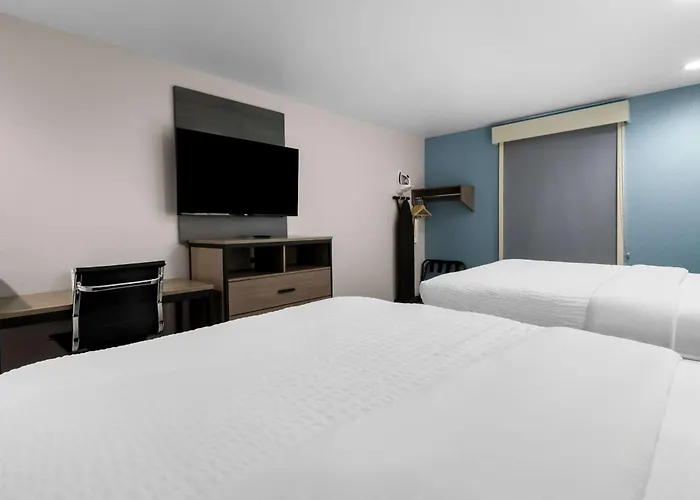 Clarion Pointe Fort Worth East - Arlington
