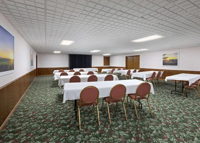Days Inn By Wyndham Hutchinson