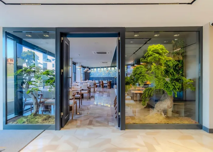 Heaven Premium Hotel Restaurant & Airport Shuttle