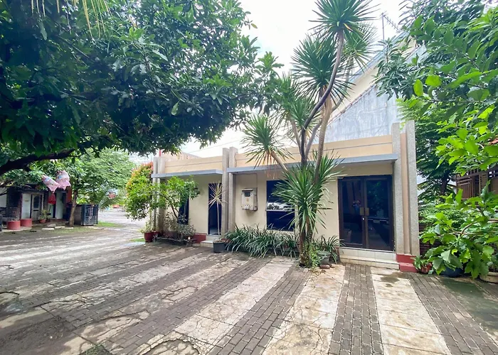 Urbanview Surya Guest House Probolinggo