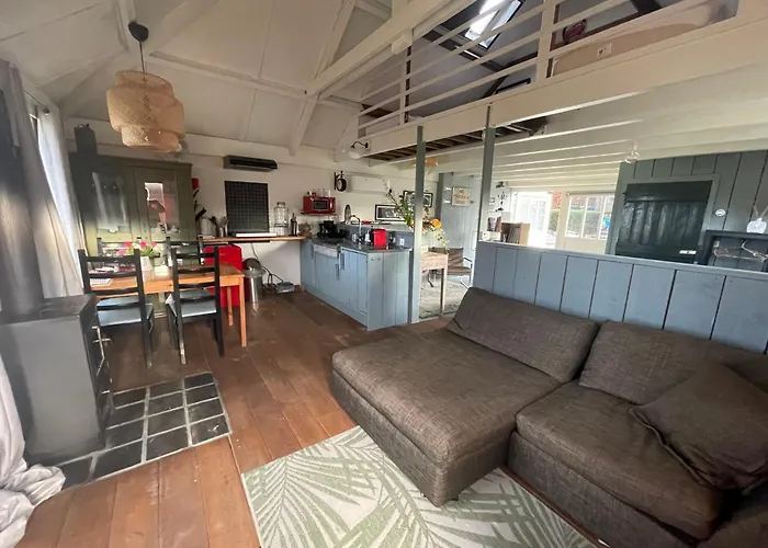 Holiday Cottage De Garage Inn