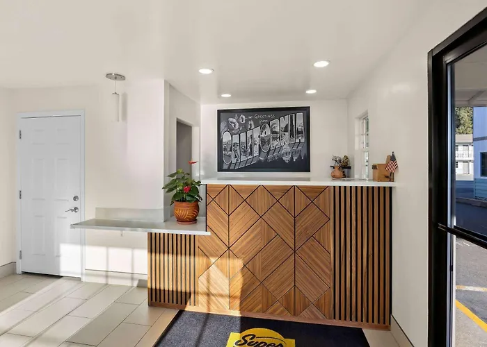 Super 8 By Wyndham Crescent City