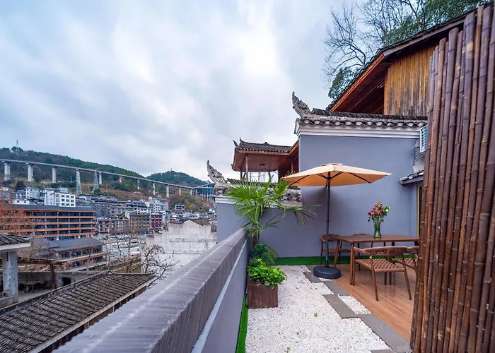 Lingxi Riverview Boutique Homestay - Phoenix Ancient Town