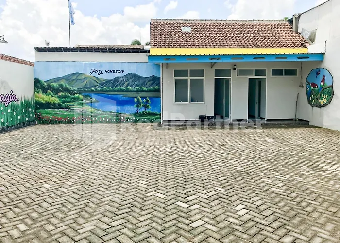 Joy Homestay Near Umj Jember Mitra Reddoorz