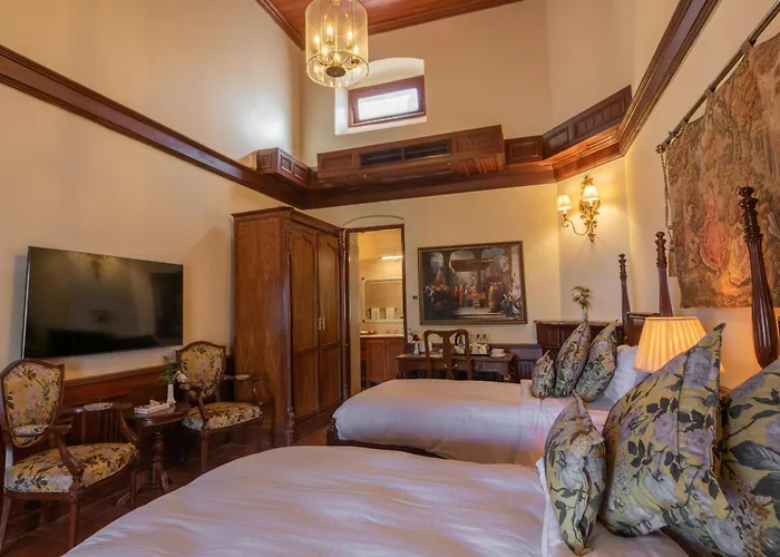 Cecil By Pearl Continental