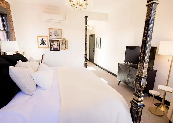 Speakeasy King Suite