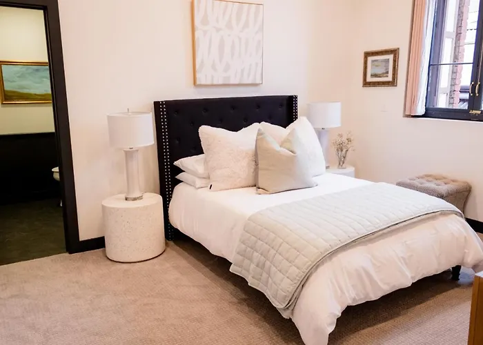 Speakeasy Suites Sleeps 18