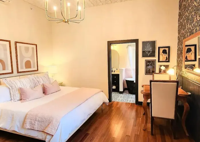 Speakeasy King Suite