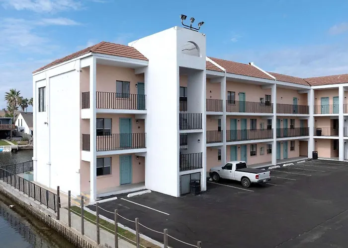 Windwater Hotel And Marina