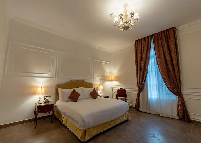Maison Maxim De Lesseps
