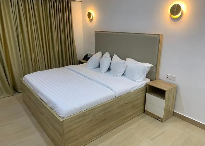 Greywood Hotel And Apartments