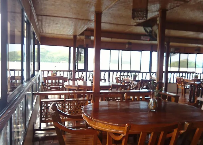 Reddoorz At Amphibi Ko Resort Palawan