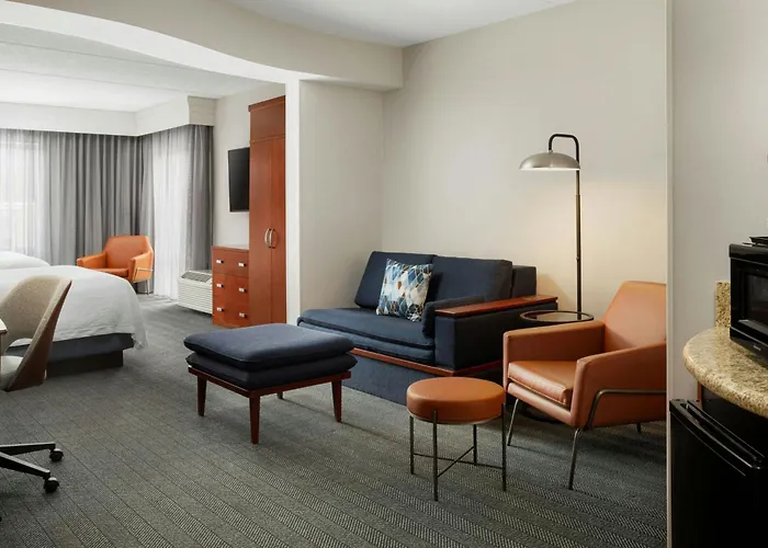 Courtyard By Marriott Boone
