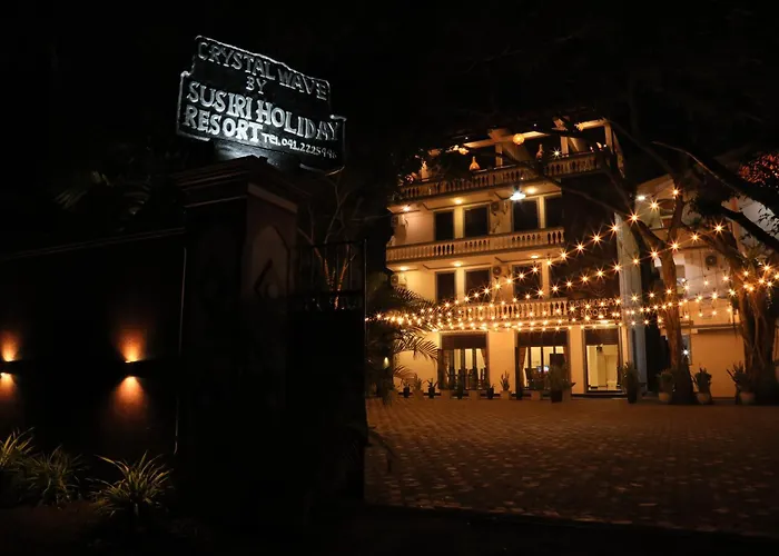 Crystal Wave Holiday Resort Polhena