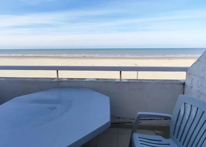 Une Terrasse Sur La Mer