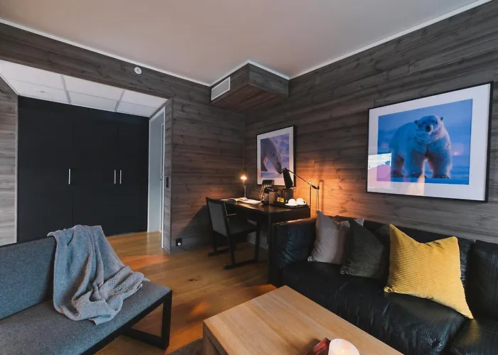 Svalbard Hotell | Polfareren