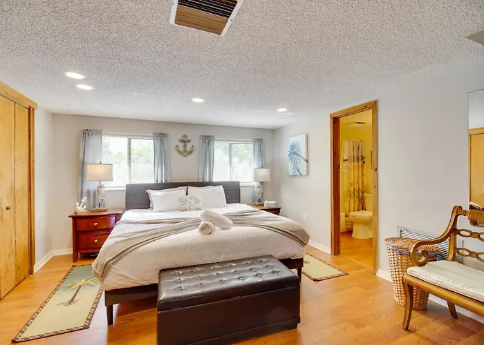 Next To Turtle Preserve: Oceanside Florida Retreat