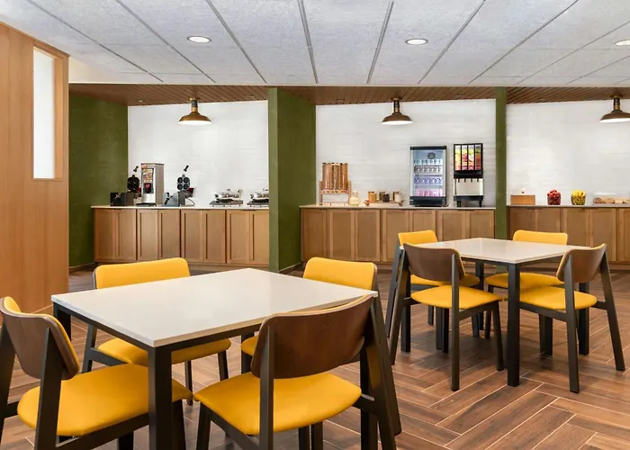 Fairfield By Marriott Inn & Suites Kansas City At The Legends