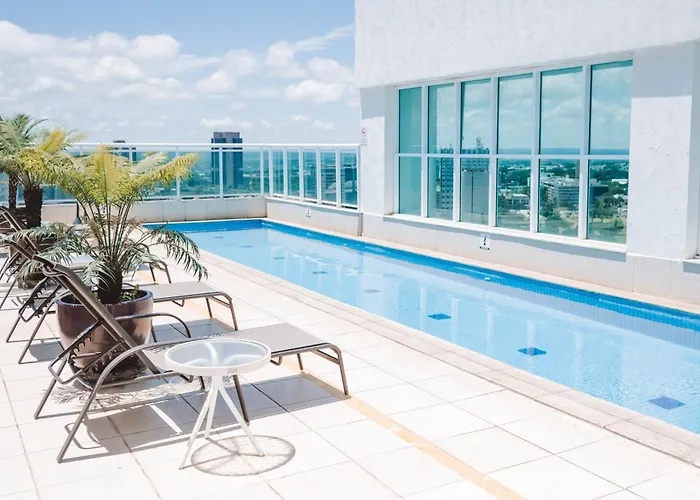 Flat Confortável para Família ou a Trabalho, ao lado dos Ministérios e ESPLANADA, grande, completo, academia e no centro da cidade, em Saint Moritz Brasília Hotel