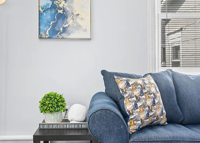 Cozy 1 Bedroom Apt - 3 Blocks To Beach - Sleeps 6