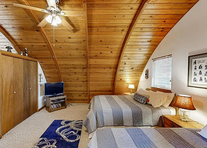 Hallie Hideaway