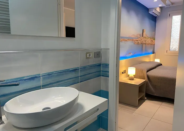Hotel On The Promenade Of Stintino, Rooms With Air Conditioning And Private Bathroom