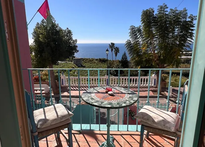 Estudio superior con vistas y pequeña terraza en Maro