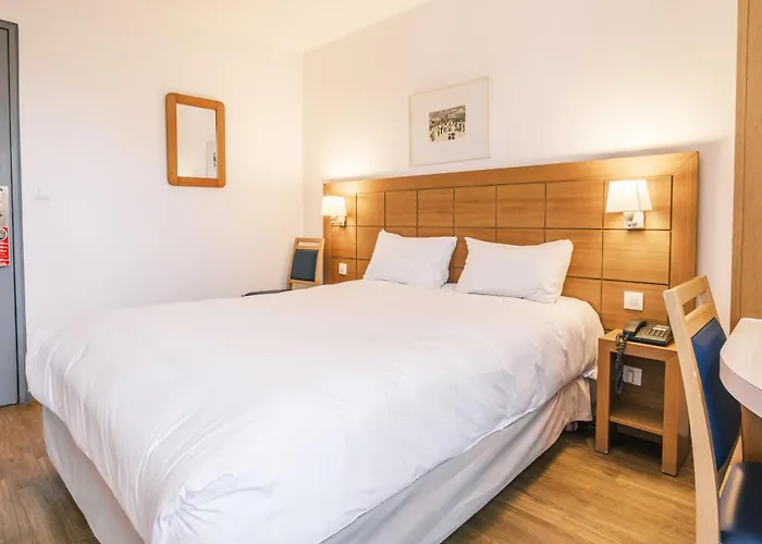 Hotel Strasbourg Montagne Verte & Restaurant - Free Parking