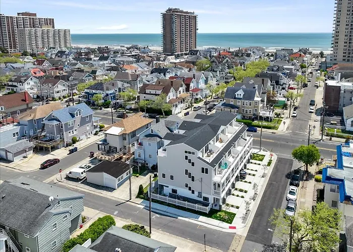 Spacious Newly Built Townhouse 2 Blocks To Beach