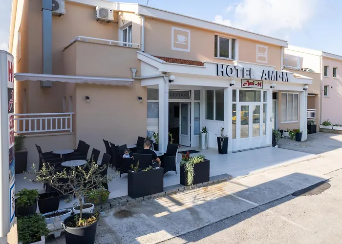 Hotel Ami - M