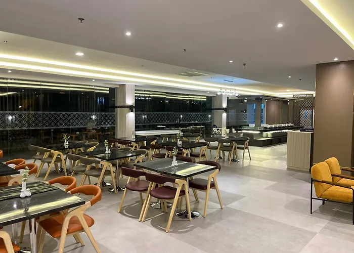 Lynn Hotel Tuban