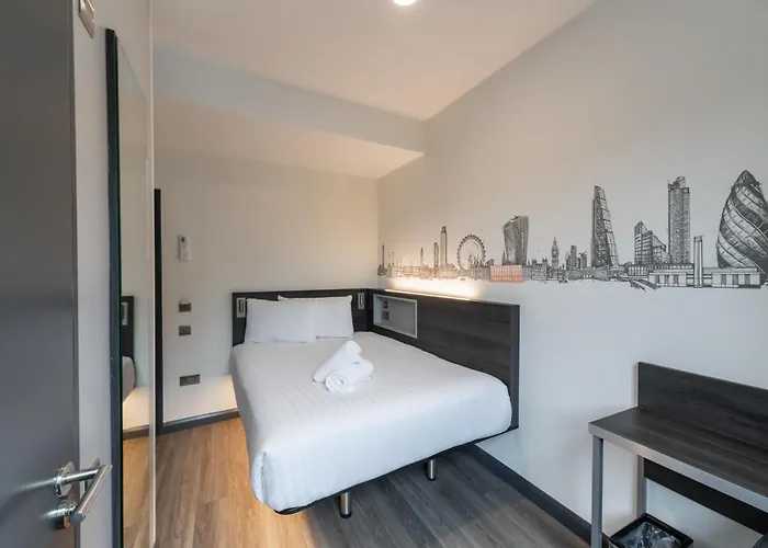 Easyhotel Victoria