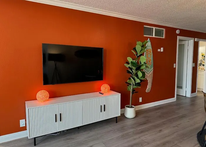 Oceanfront 2 Bedroom W Pool & Parking 234