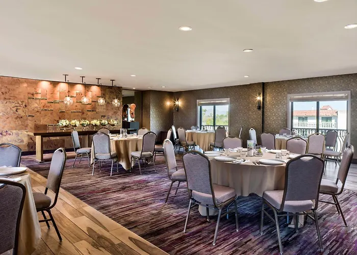 Embassy Suites By Hilton Scottsdale Resort