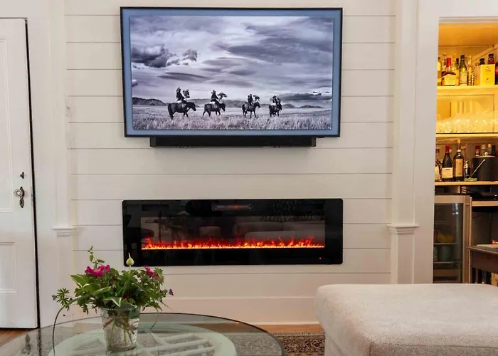Captain Morse House - Luxury, Waterfront, Town, & Beaches - 5 Stars