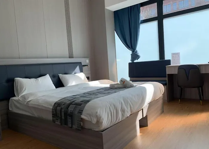 Mooncity Hotel & Boardinghouse