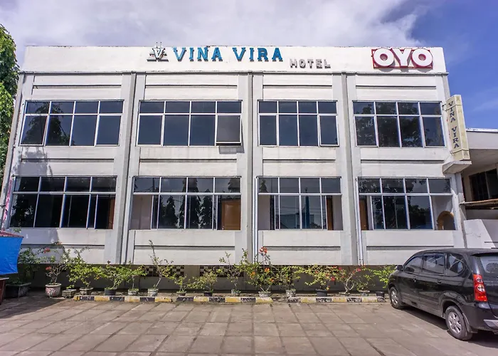 Oyo 2180 Vina Vira Hotel
